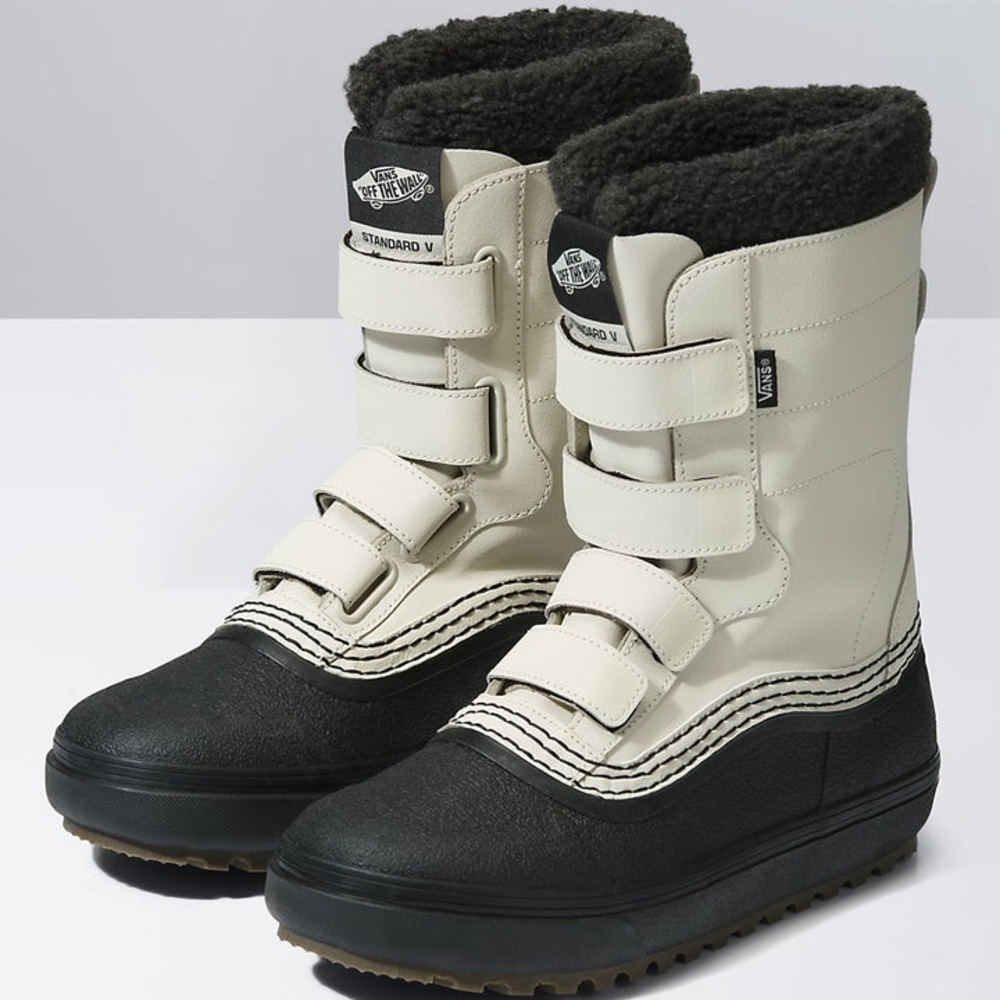 Vans Standard V Snow Mte Bone / Black
Worn one time. Brand new M 7 W 8.5